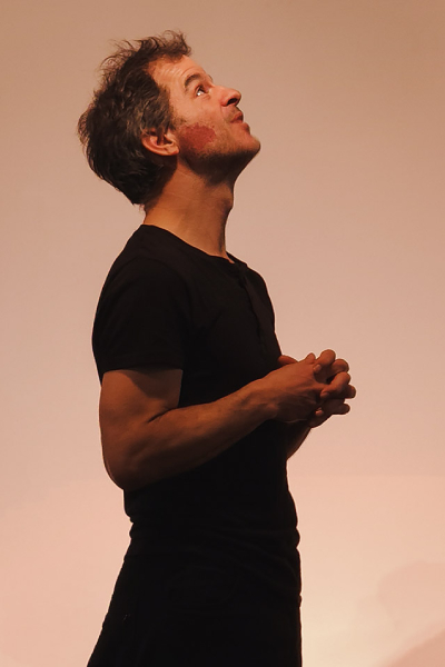 photo de Pascal, le comédien, de profil